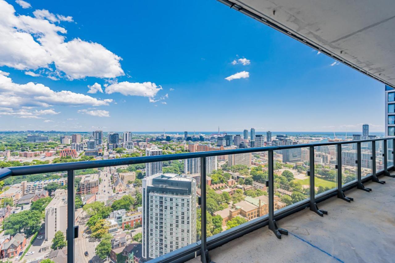 Luxury 2 Bedroom Condo High Floor Close To Eaton Center Toronto Exterior photo