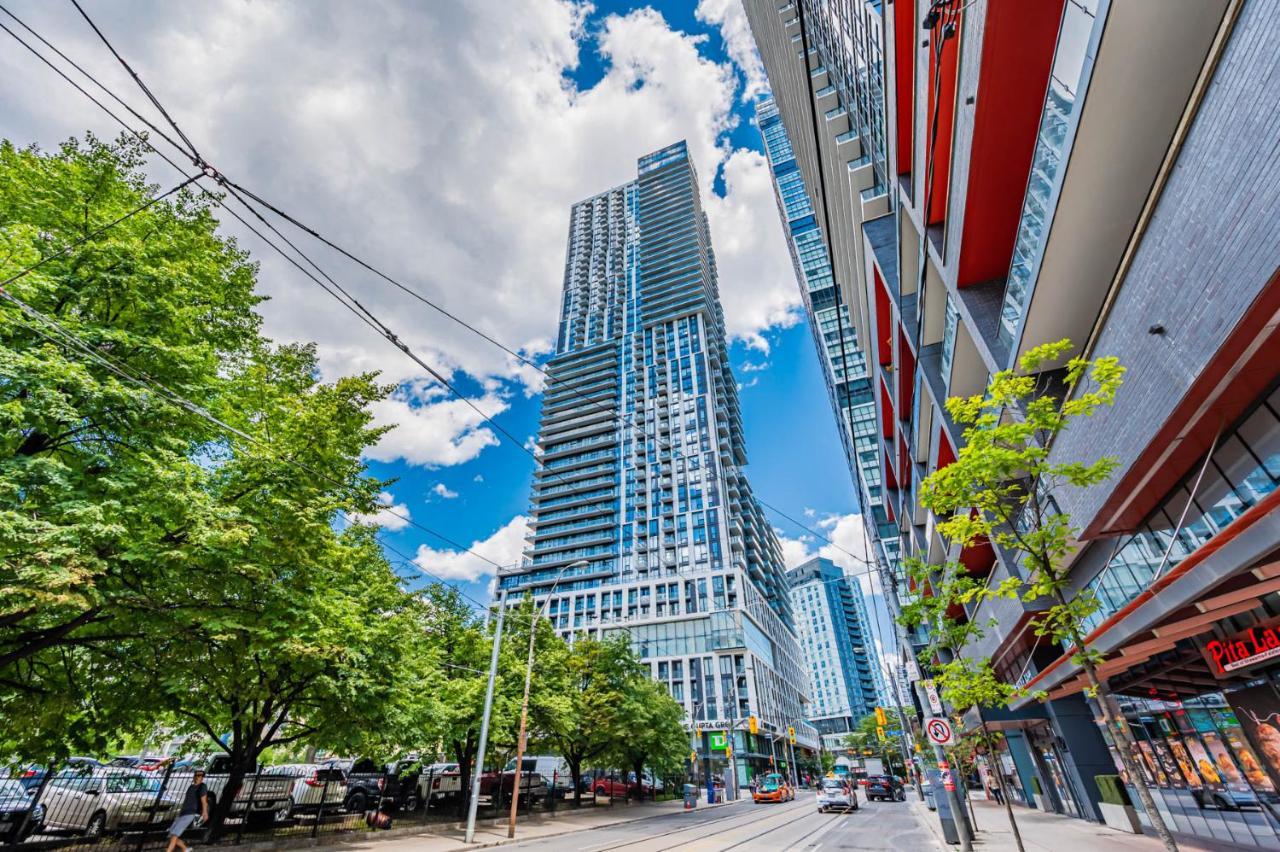 Luxury 2 Bedroom Condo High Floor Close To Eaton Center Toronto Exterior photo